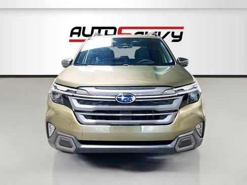 Used 2025 Subaru Forester Limited AWD/4WD image 2