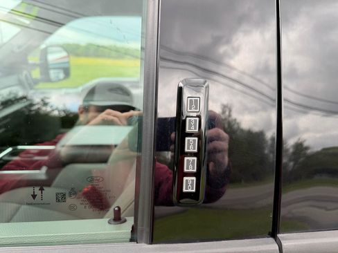 Used 2022 Ford F250 XLT w/ XLT Premium Package AWD/4WD image 13