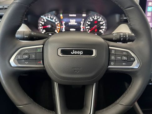 Used 2025 Jeep Compass Limited AWD/4WD image 11