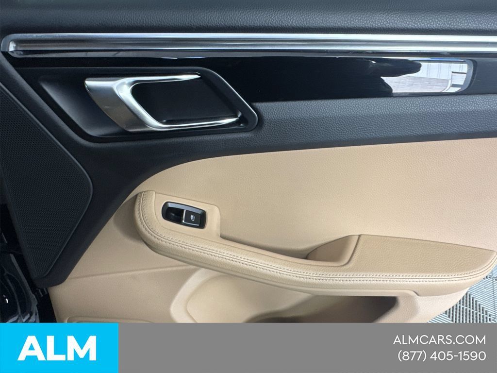 Used 2021 Porsche Macan AWD/4WD image 19