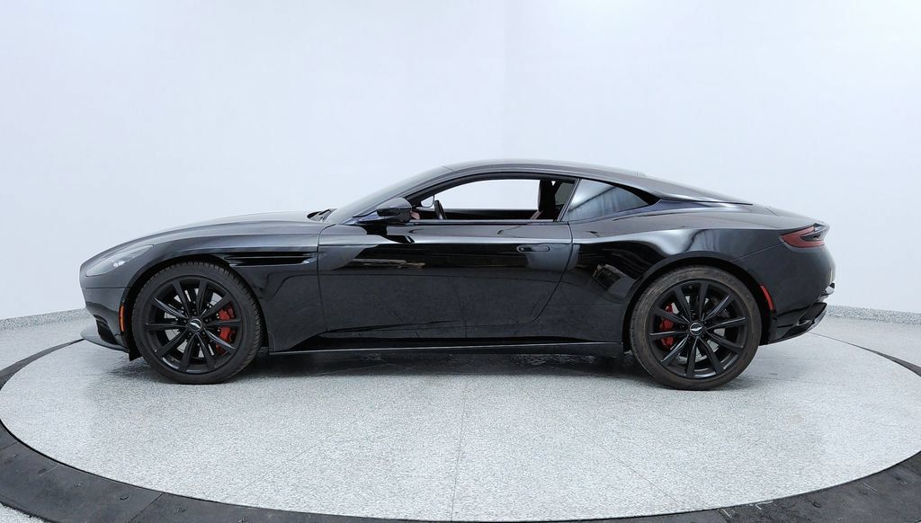 Used 2018 Aston Martin DB11 Coupe RWD image 2
