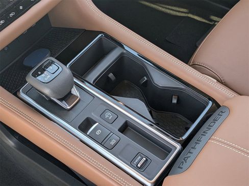 New 2026 Nissan Pathfinder Platinum image 18