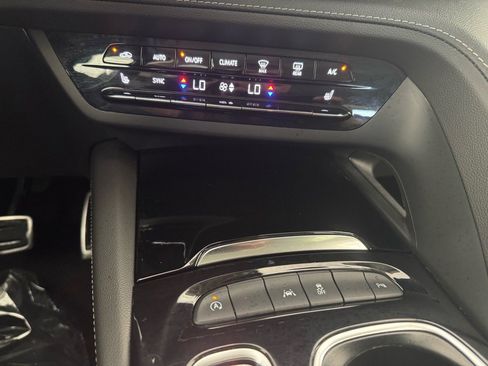 Used 2023 Buick Envision Preferred image 32