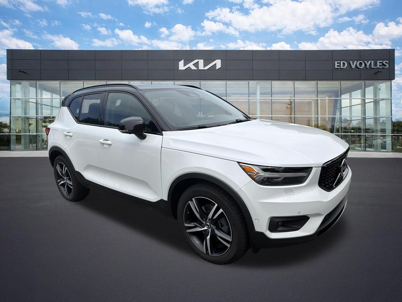Used 2019 Volvo XC40 T5 R-Design AWD/4WD image 1