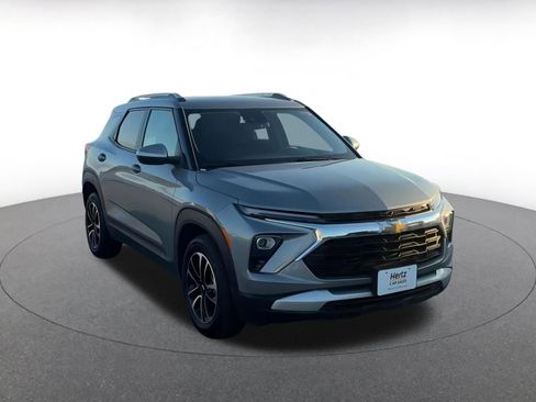 Used 2025 Chevrolet TrailBlazer LT image 3