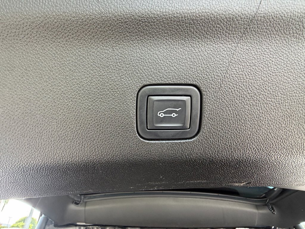 Used 2022 Chevrolet Tahoe LT w/ Luxury Package RWD image 17