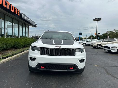 Used 2019 Jeep Grand Cherokee Trailhawk w/ Trailhawk Luxury Group AWD/4WD image 2