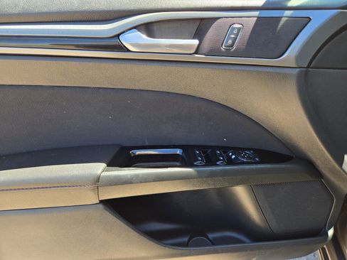 Used 2015 Ford Fusion SE w/ Equipment Group 201A FWD image 12