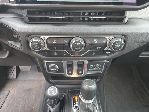 Used 2024 Jeep Wrangler Sport S image 23