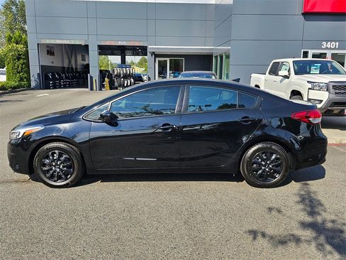 Used 2017 Kia Forte LX image 8