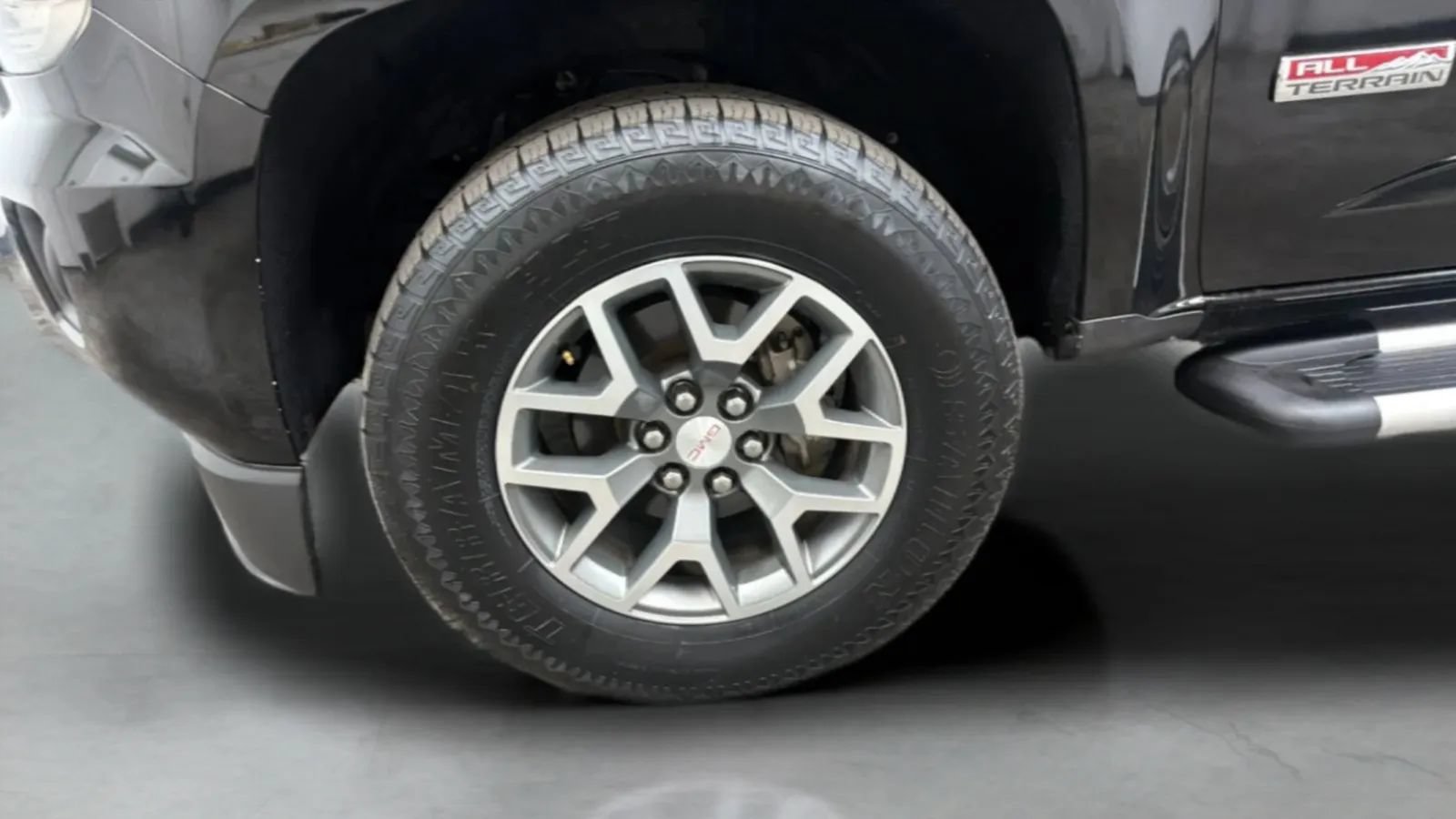 Used 2015 GMC Canyon SLE w/ All-Terrain Package AWD/4WD image 28