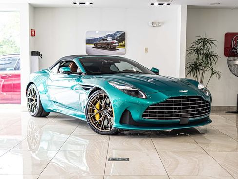 Used 2025 Aston Martin DB12 Convertible RWD image 5
