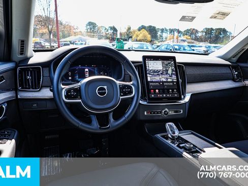 Used 2025 Volvo XC90 B6 Plus image 31