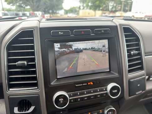 Used 2018 Ford Expedition XLT w/ Equipment Group 202A RWD image 34