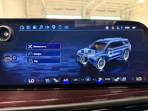Used 2025 Chevrolet Traverse RS AWD/4WD image 42