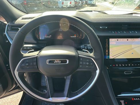 New 2026 Jeep Grand Cherokee Altitude image 21