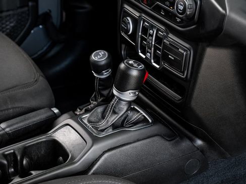 Used 2022 Jeep Wrangler Unlimited Sahara AWD/4WD image 32