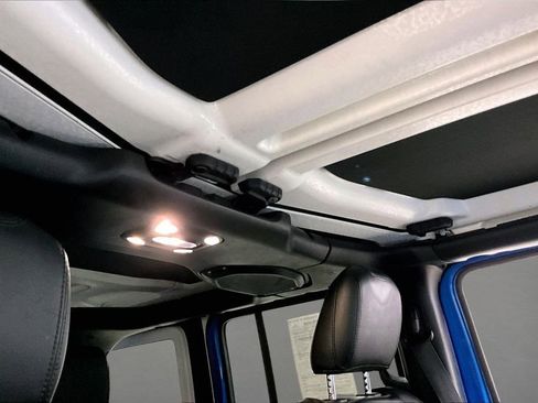 Used 2022 Jeep Wrangler Unlimited Sahara image 26