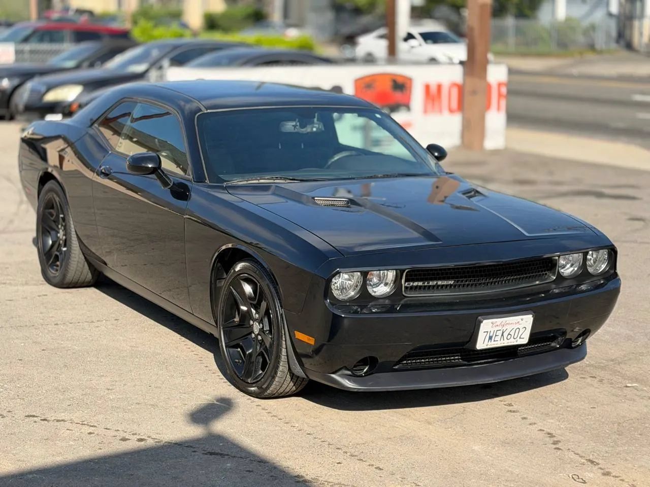 Used 2013 Dodge Challenger SXT RWD image 3