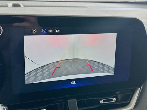 Used 2025 Chevrolet Equinox LT image 23