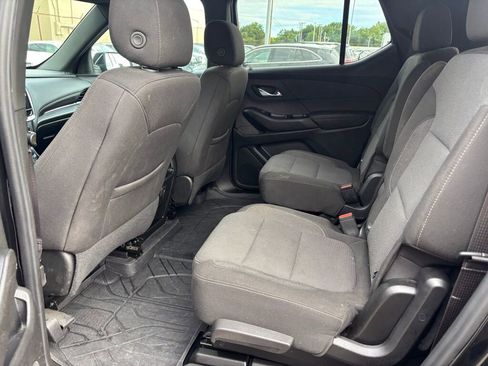 Used 2023 Chevrolet Traverse LT image 13