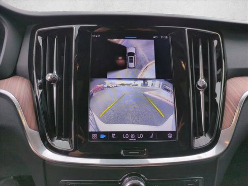 Used 2025 Volvo V60 B5 Cross Country Plus image 13