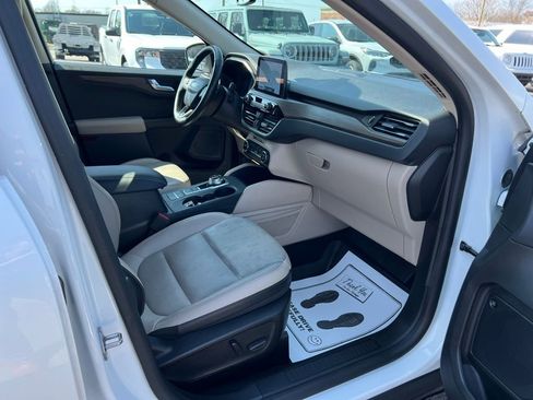 Used 2020 Ford Escape Titanium image 18