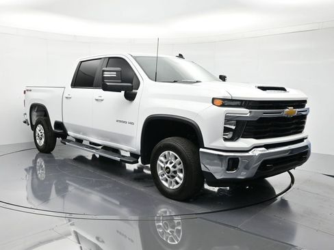 Certified 2025 Chevrolet Silverado 2500 LT w/ Convenience Package image 3