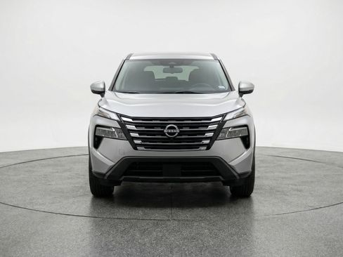 Used 2025 Nissan Rogue SV image 2