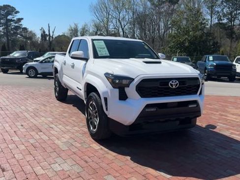 Used 2024 Toyota Tacoma TRD Sport image 5
