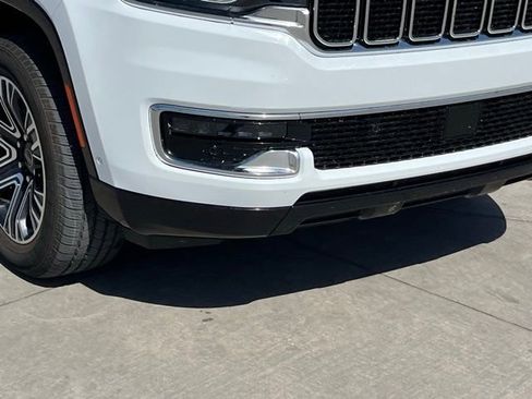 Used 2025 Jeep Wagoneer 4WD image 9