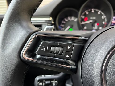 Certified 2025 Porsche Macan image 15