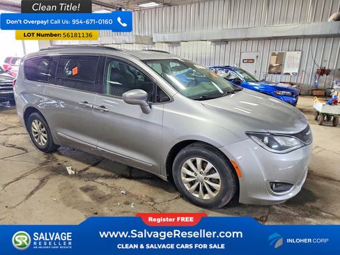 Used 2017 Chrysler Pacifica Touring-L FWD image 5