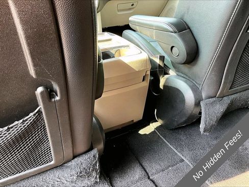 Used 2015 Chrysler Town & Country Touring FWD image 28