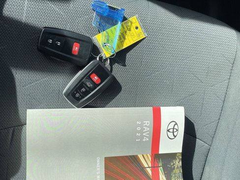 Used 2021 Toyota RAV4 XLE image 27