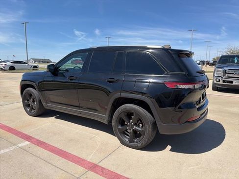 Used 2023 Jeep Grand Cherokee Altitude image 8