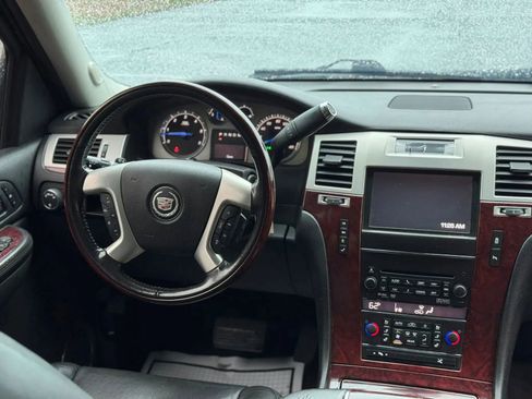 Used 2014 Cadillac Escalade Premium AWD/4WD image 22