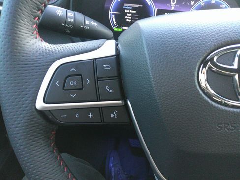 Used 2025 Toyota Sienna XSE image 20