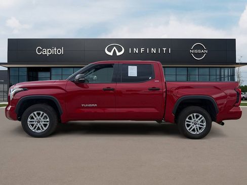 Used 2022 Toyota Tundra SR5 w/ SR5 Convenience Package image 9