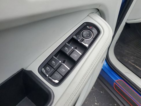 Used 2021 Porsche Macan S image 25