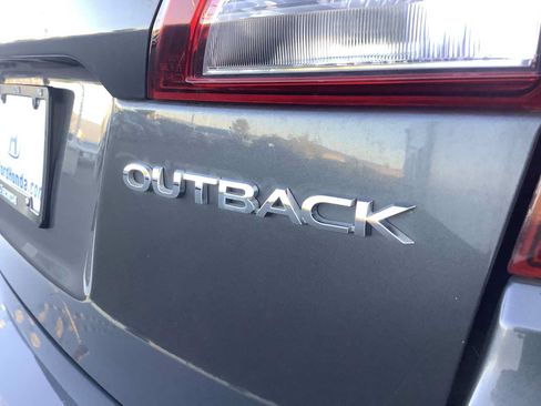 Used 2018 Subaru Outback 2.5i Premium AWD/4WD image 6
