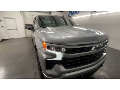 Used 2025 Chevrolet Silverado 1500 RST image 3