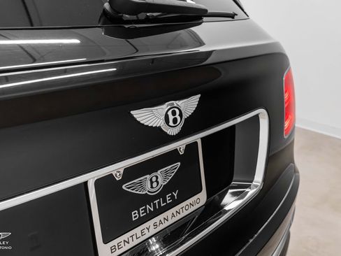 Used 2017 Bentley Bentayga AWD/4WD image 19