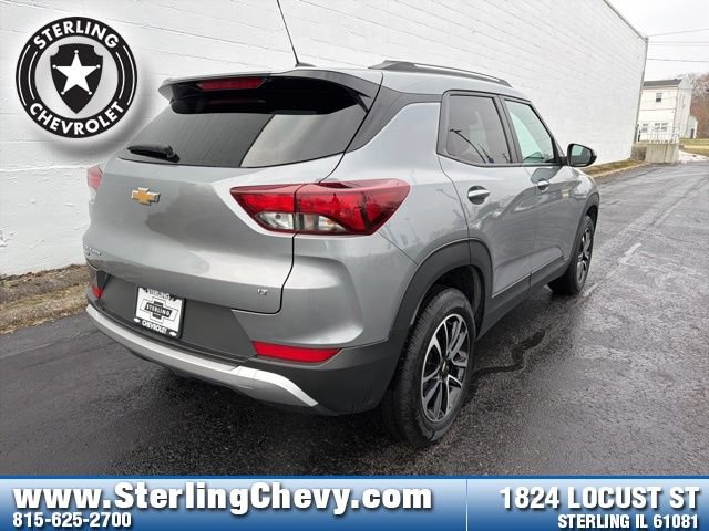 Used 2025 Chevrolet TrailBlazer LT AWD/4WD image 3