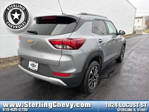 Used 2025 Chevrolet TrailBlazer LT AWD/4WD image 3