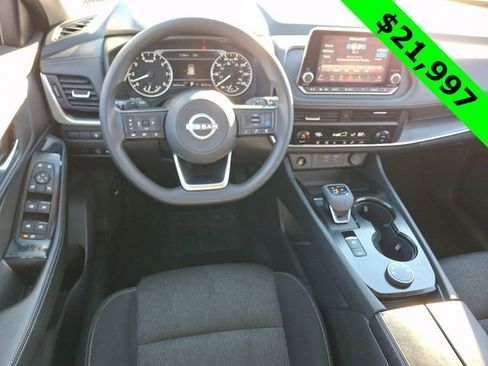 Used 2024 Nissan Rogue SV image 11