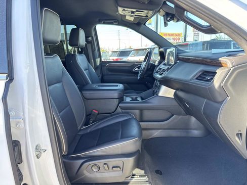 Used 2023 Chevrolet Suburban Premier image 28