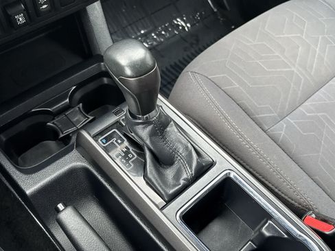 Used 2019 Toyota Tacoma TRD Off-Road AWD/4WD image 25