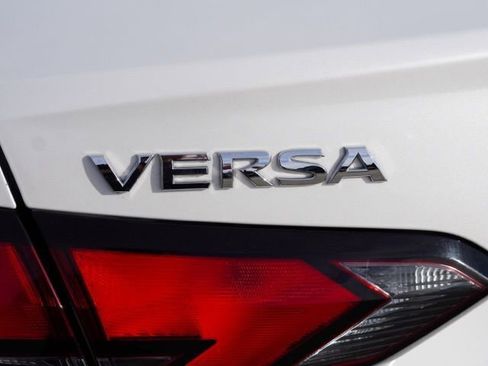 Used 2020 Nissan Versa SV image 9