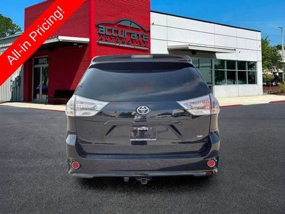 Used 2017 Toyota Sienna SE Premium